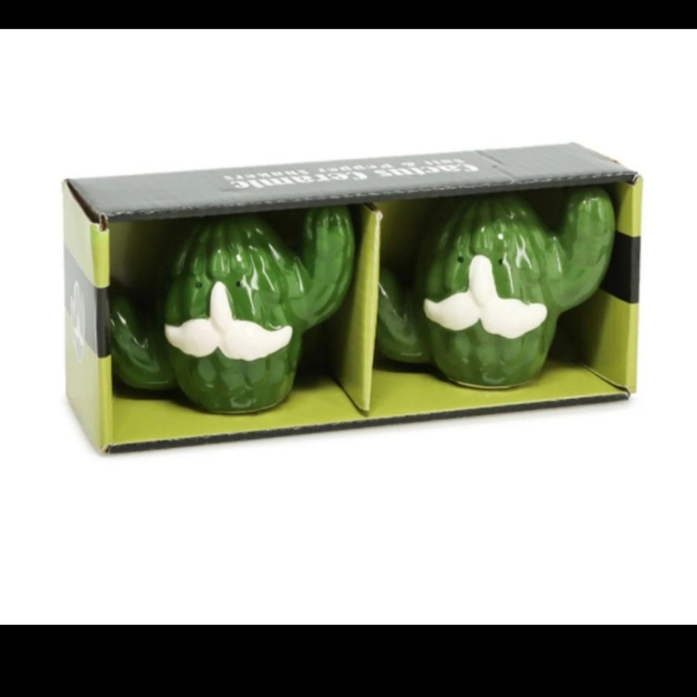 Cactus salt & pepper shakers